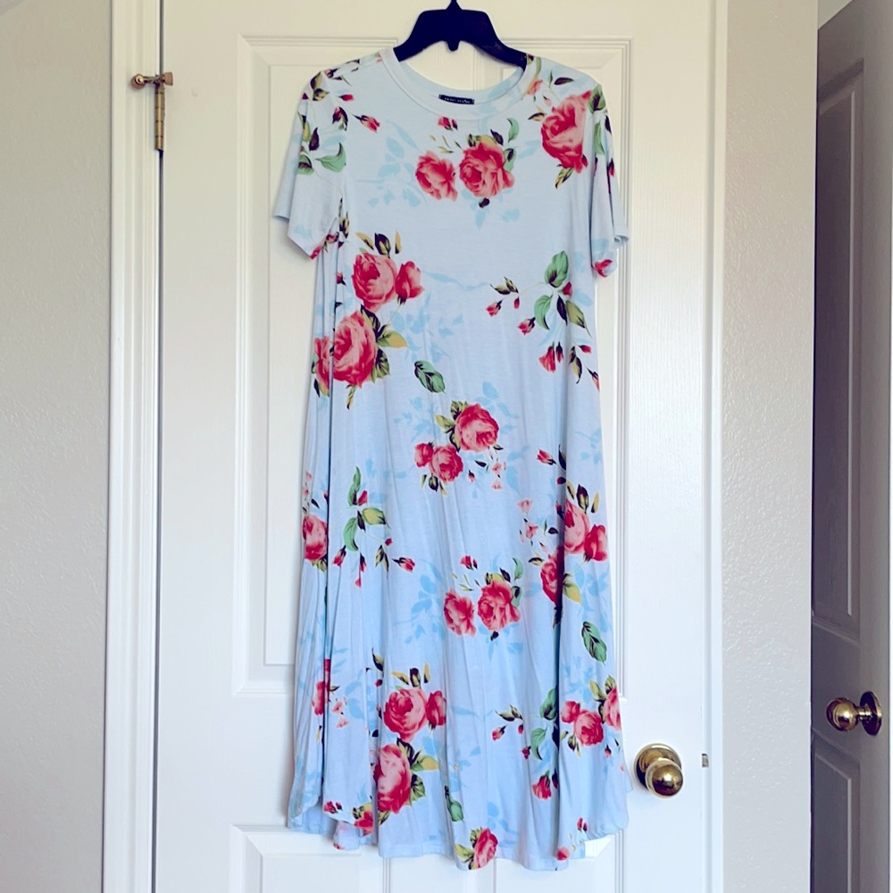 Sweet Claire light blue floral dress. Size large.